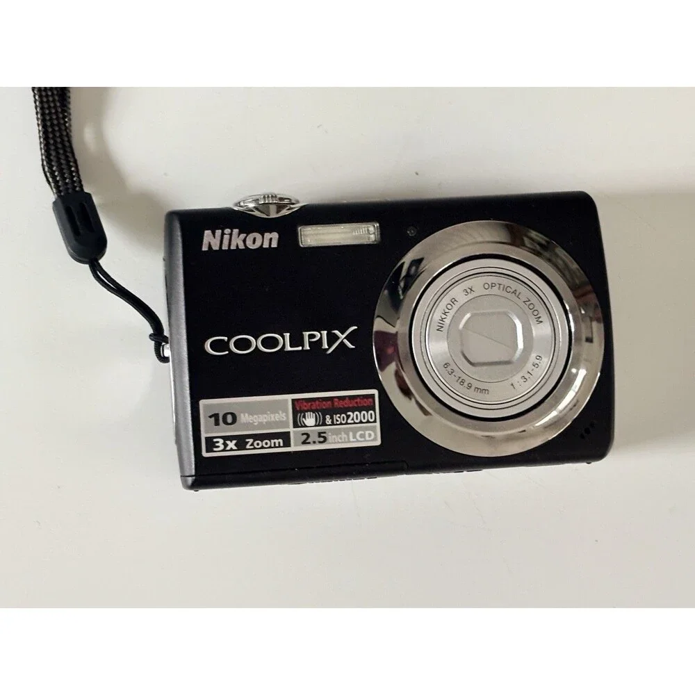 Nikon CoolPix S220 Digital Camera